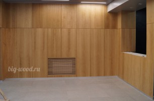 Декоративные Панели шпонированные дубом с раскладкой и решетка радиатора, массив дуба. БД Аркаим Плаза